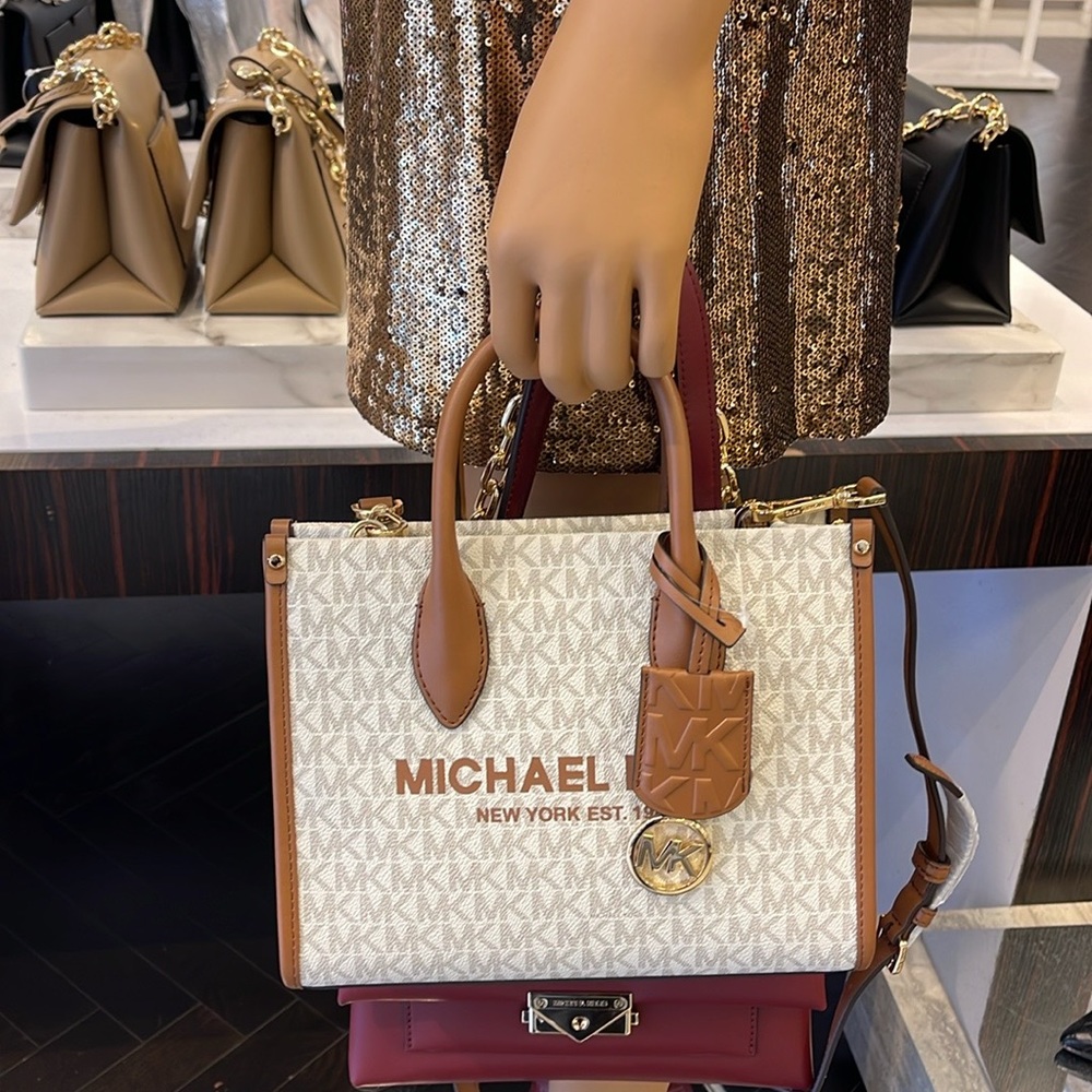 MICHAEL KORS
Mirella Small Logo Crossbody Bag
Vanilla 
NWT - Picture 10 of 16